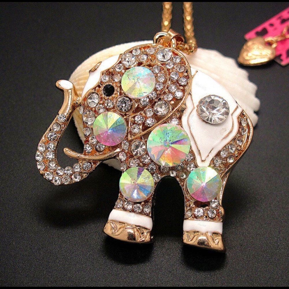 💗 Betsey Johnson sparkling crystal elephant necklace 💗